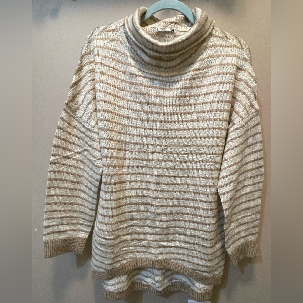 NWOT Dorose Sweater Cream Tan Stripe High Low Size Medium